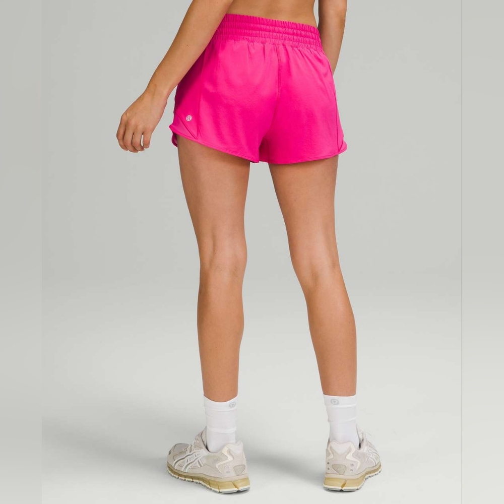 NWT Lululemon 12 Hotty Hot High-Rise Short 2.5" - Picture 3 of 3
